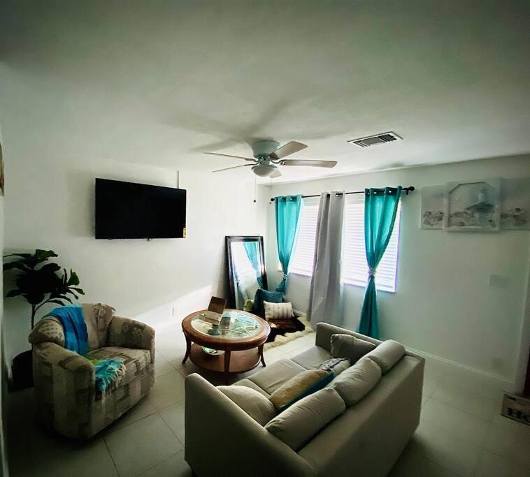 フォート・ローダーデール Cheerful 1-Bed On Oakland Park Flヴィラ エクステリア 写真